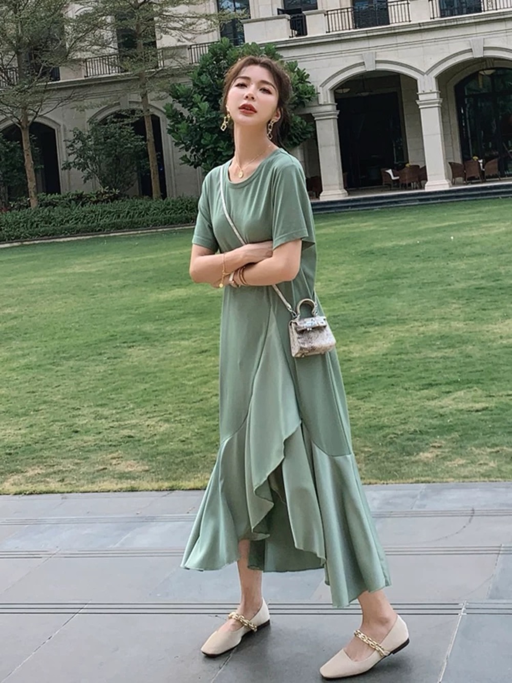⚡️Clearance | Final Sale ⚡️ 
Pre-Owned Sage Green Asymmetrical Hem Midi Dress